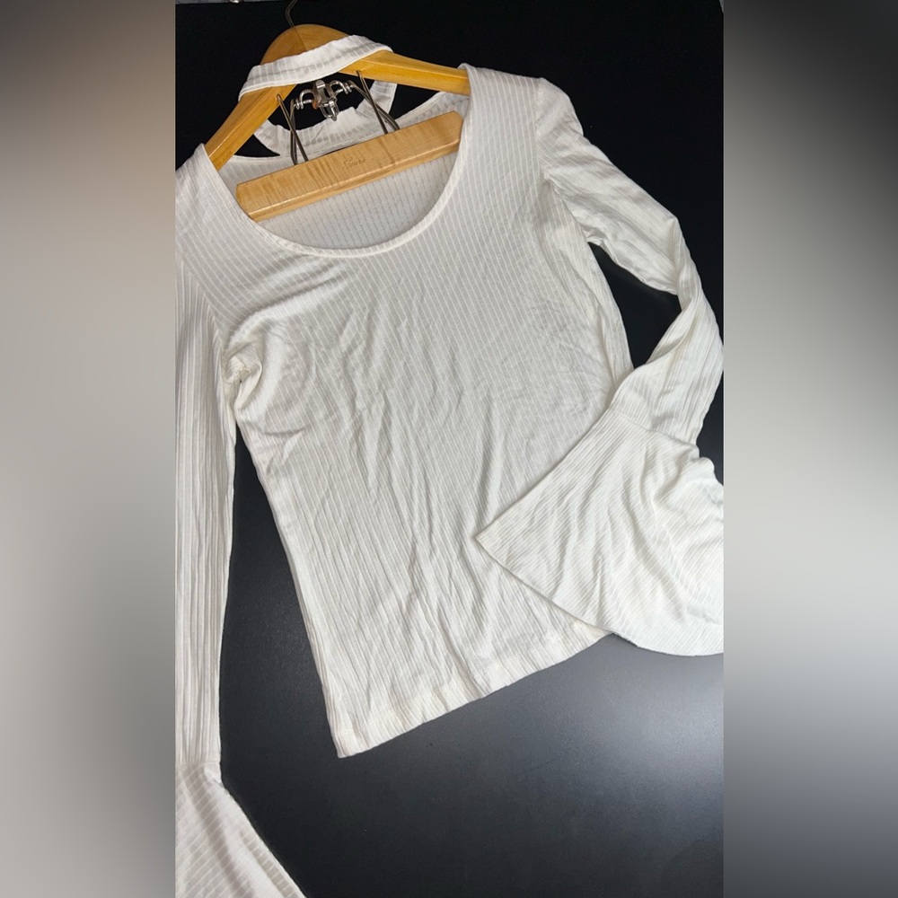 Another Story Woman’s Ribbed Neck Strapped Flare Sleeved Top Size Medium EUC